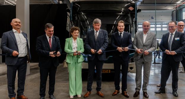 VDL Bus & Coach opent hypermoderne busfabriek in het Vlaamse Roeselare 